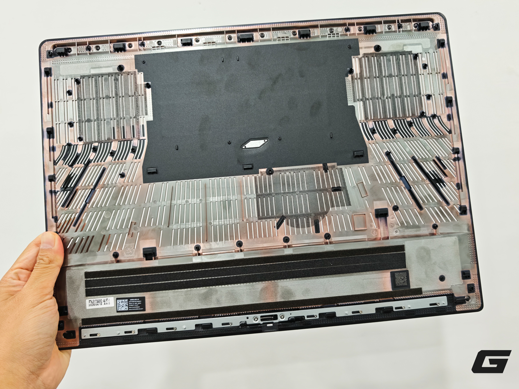 Gallery - Laptop gaming mạnh nhất lịch sử ROG chính thức bán tại Việt Nam: Đem SH350i ra đổi vẫn phải bù thêm tiền mới rước về được - image 23