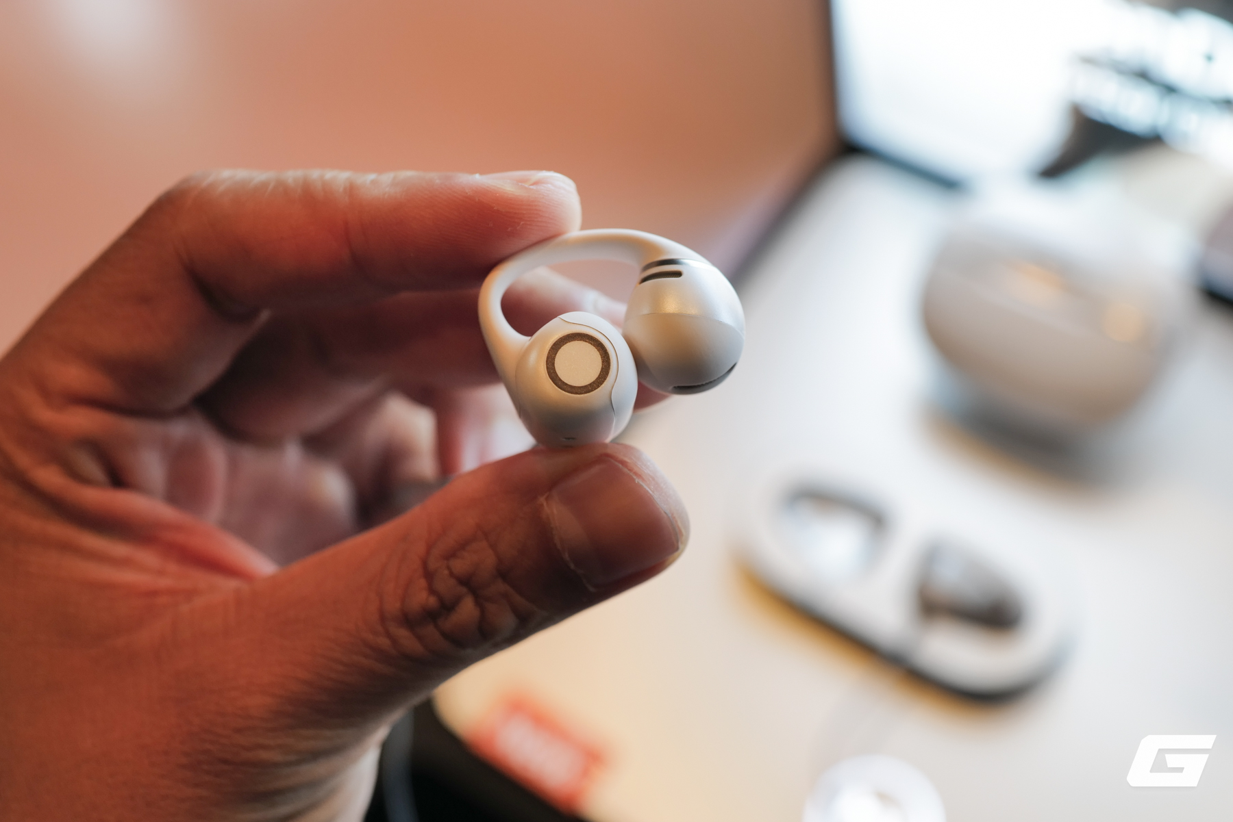 Gallery - Shokz OpenDots 2 ra mắt tại Việt Nam: Tai nghe kẹp tai tích hợp Dolby Audio, giá 5,99 triệu đồng - image 4