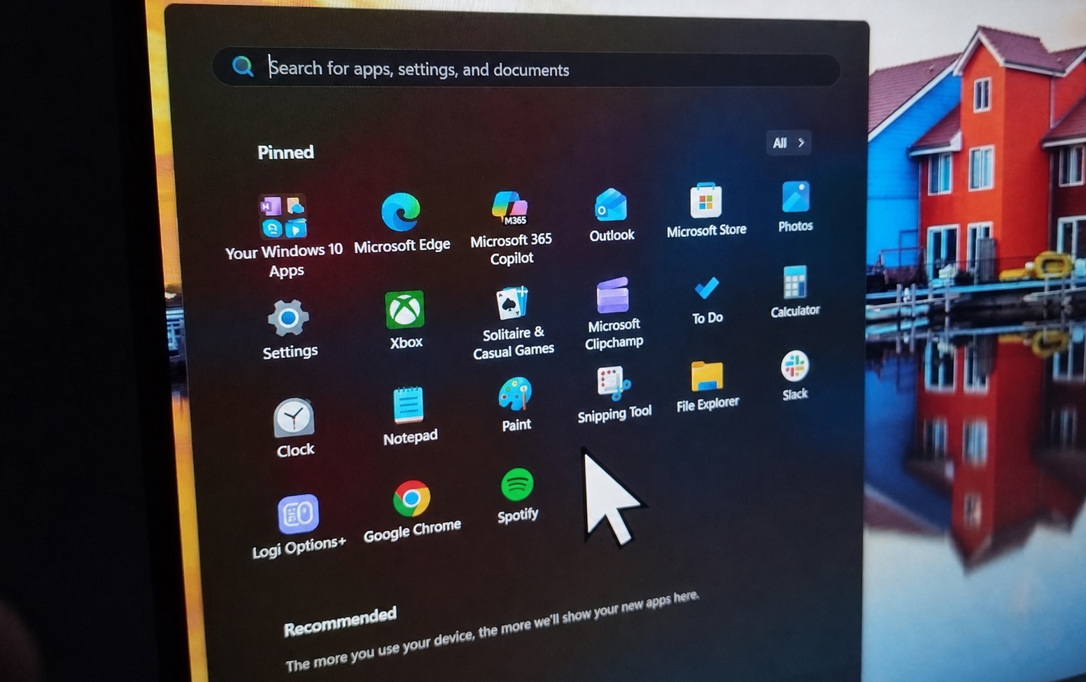 Windows 11 khiến người d&ugrave;ng bối rối: Con trỏ bỗng ph&oacute;ng to, Defender li&ecirc;n tục &ldquo;k&ecirc;u cứu&rdquo; - Ảnh 1.