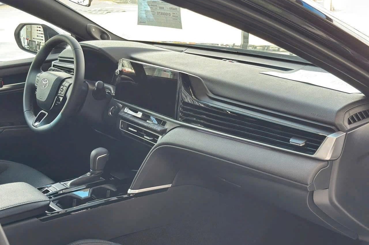 Dừng bán từ tháng 6, Toyota Camry bản xăng vẫn bán được 1 xe trong tháng 8 cho khách Việt- Ảnh 5. Dừng bán từ tháng 6, Toyota Camry bản xăng vẫn bán được 1 xe trong tháng 8 cho khách Việt- Ảnh 5.