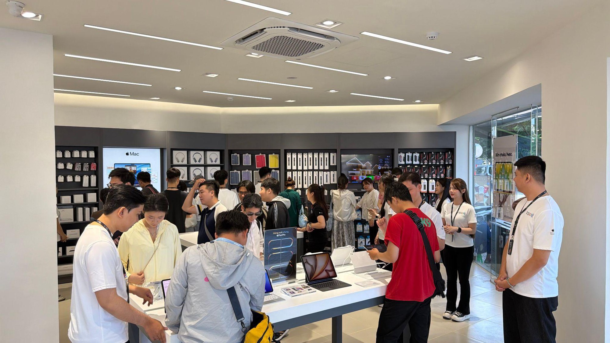 TopZone: Trải nghiệm iPhone 18 Pro kh&ocirc;ng chỉ bắt đầu từ khi cầm m&aacute;y tr&ecirc;n tay - Ảnh 1.