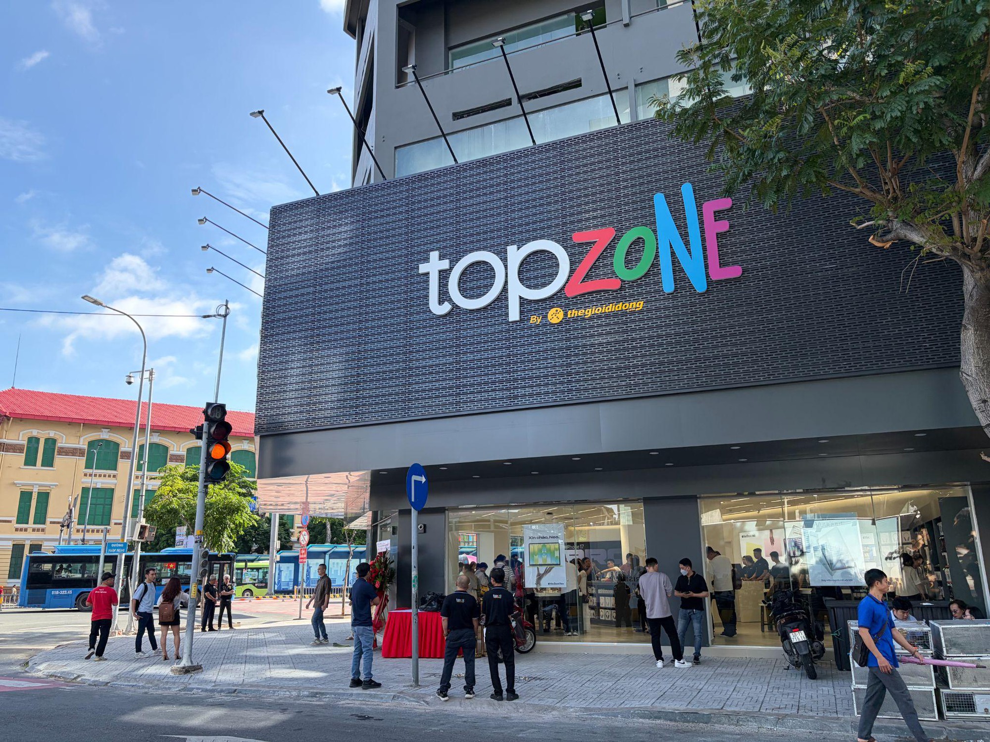 TopZone: Trải nghiệm iPhone 18 Pro kh&ocirc;ng chỉ bắt đầu từ khi cầm m&aacute;y tr&ecirc;n tay - Ảnh 4.