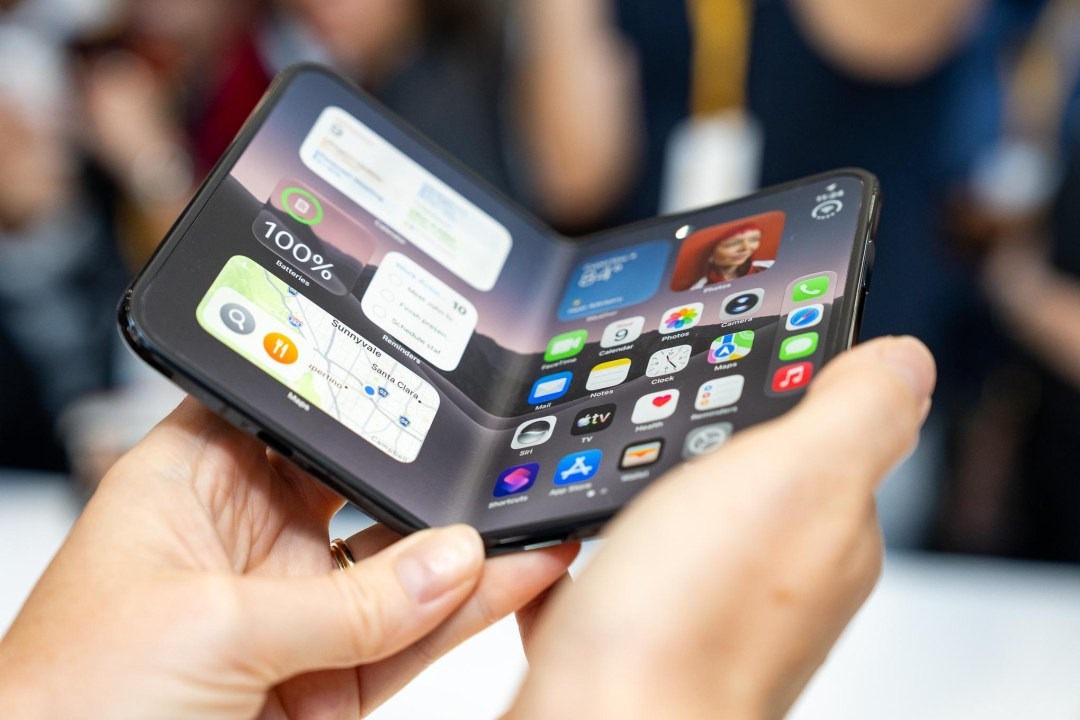 Ngắm cận cảnh iPhone Duo giá trăm triệu, gập mở êm ái, mỏng dính sang xịn- Ảnh 13.