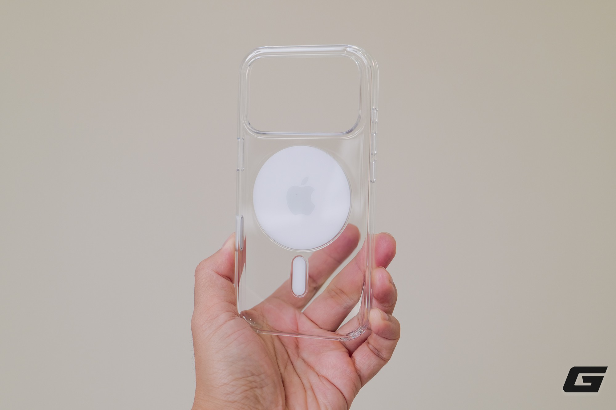 Mở hộp phụ kiện ch&iacute;nh h&atilde;ng cho iPhone 18 Pro tại Việt Nam: Ốp trong suốt đổi thiết kế, th&ecirc;m d&acirc;y đeo cổ tay mới - Ảnh 3.