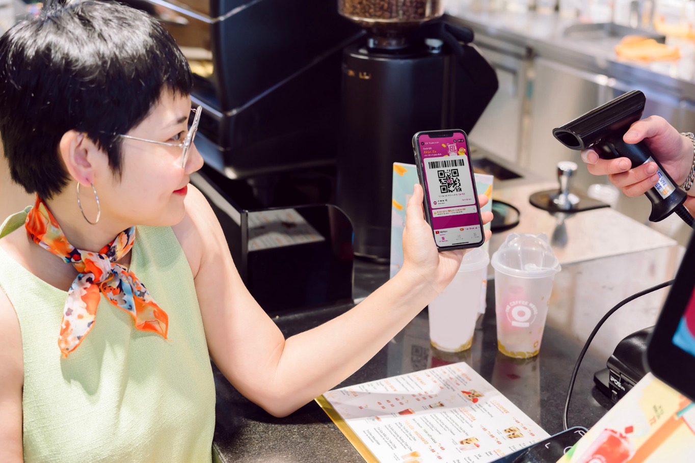 Từ những ly nước 10.000 đồng đến c&aacute;ch thanh to&aacute;n được h&agrave;ng triệu người Việt tin d&ugrave;ng - Ảnh 1.