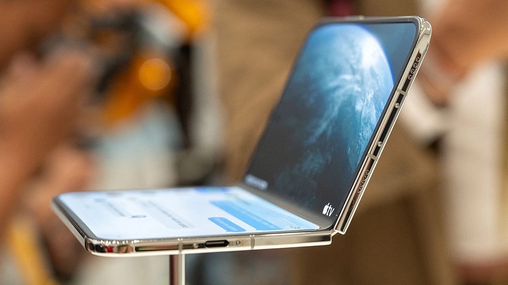 Lo Nếp Gấp Iphone Duo Ngày Càng Lộ Rõ? Đại Diện Apple Nói: “Hãy Cứ Kiểm Chứng Lời Chúng Tôi” - Ảnh 2.