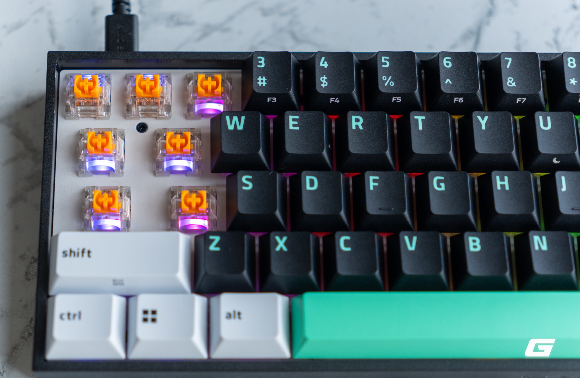 Trên tay Razer Reclusa X Mini 65%: Bàn phím cơ rẻ nhất lịch sử Razer, hỗ trợ hot-swap và nhiều tính năng gaming “xịn sò” - Ảnh 15.