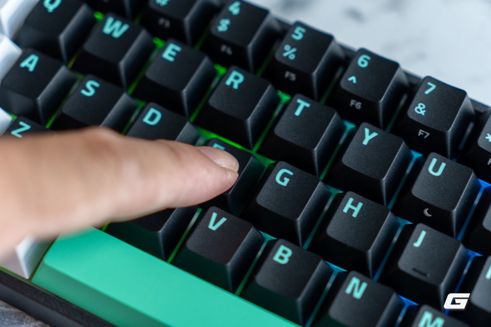 Trên tay Razer Reclusa X Mini 65%: Bàn phím cơ rẻ nhất lịch sử Razer, hỗ trợ hot-swap và nhiều tính năng gaming “xịn sò” - Ảnh 17.