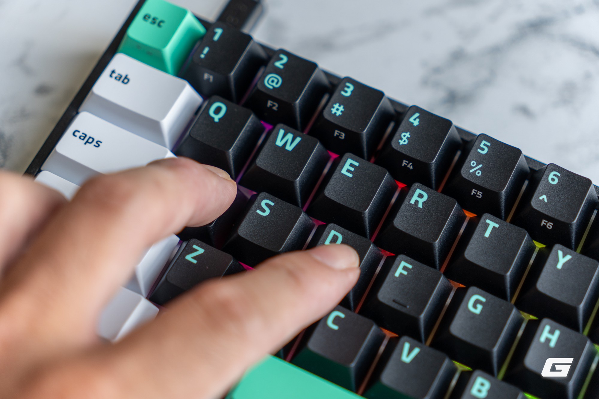 Trên tay Razer Reclusa X Mini 65%: Bàn phím cơ rẻ nhất lịch sử Razer, hỗ trợ hot-swap và nhiều tính năng gaming “xịn sò” - Ảnh 20.