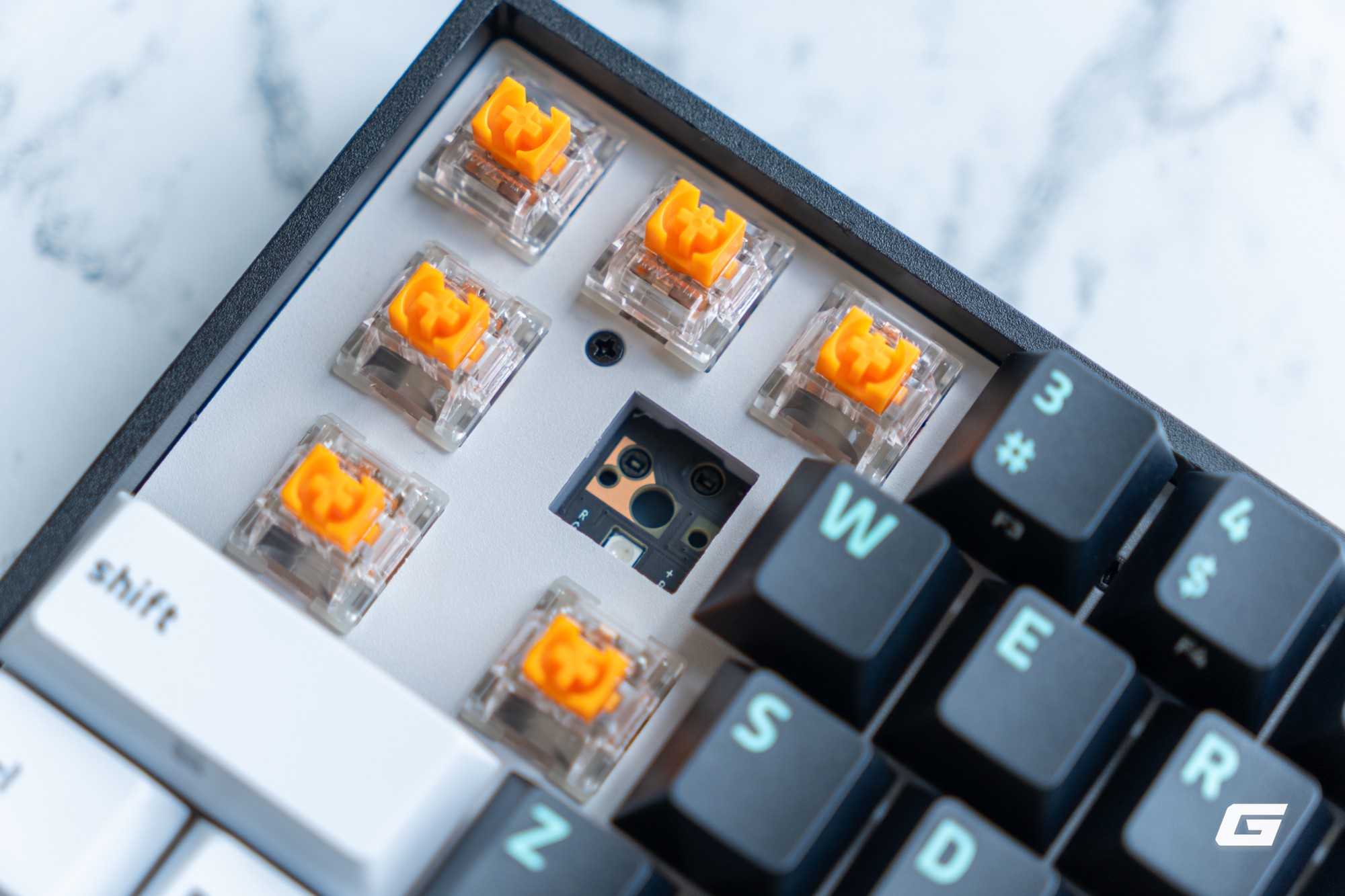 Trên tay Razer Reclusa X Mini 65%: Bàn phím cơ rẻ nhất lịch sử Razer, hỗ trợ hot-swap và nhiều tính năng gaming “xịn sò” - Ảnh 19.