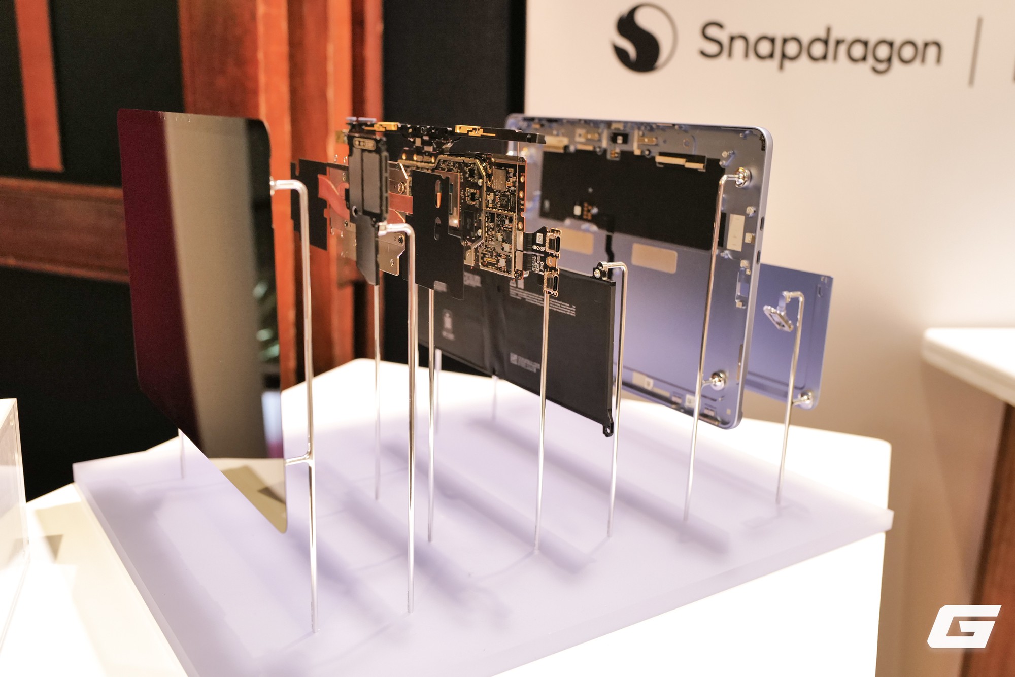 Dạo gian h&agrave;ng Microsoft tại Snapdragon Summit 2026: Giữa d&agrave;n Surface mới, đ&acirc;y mới l&agrave; t&iacute;nh năng t&ocirc;i thấy hấp dẫn nhất - Ảnh 13.