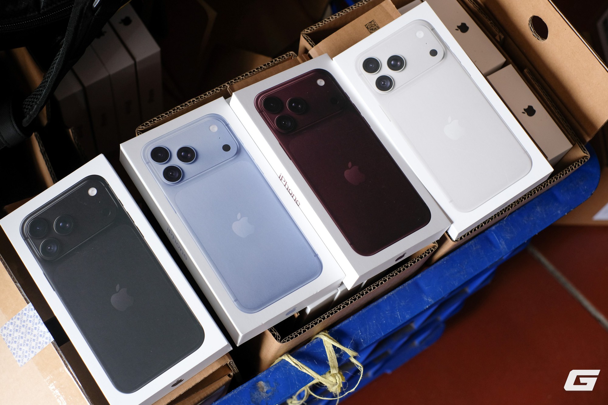Nghịch l&yacute; iPhone 18 Pro series tại Việt Nam sau 1 tuần: Pro Max &ldquo;ch&aacute;y h&agrave;ng&rdquo;, c&oacute; bản bị h&eacute;t ch&ecirc;nh 5 triệu, bản Pro lại nằm đầy cửa h&agrave;ng- Ảnh 1.
