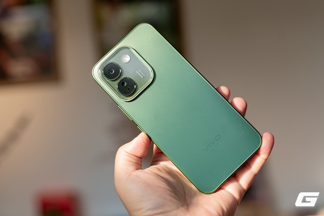 Tr&ecirc;n tay vivo V80 Lite 5G: Pin &ldquo;khủng&rdquo; 10.000 mAh nhưng th&acirc;n m&aacute;y vẫn đẹp, gọn g&agrave;ng hơn tưởng tượng- Ảnh 8.