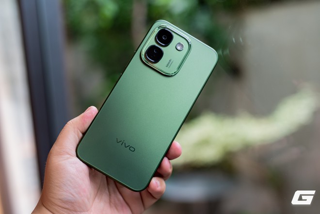 Trên Tay Vivo V80 Lite 5G: Pin “Khủng” 10.000 Mah Nhưng Thân Máy Vẫn Đẹp, Gọn Gàng Hơn Tưởng Tượng - Ảnh 3.