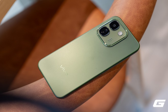 Trên Tay Vivo V80 Lite 5G: Pin “Khủng” 10.000 Mah Nhưng Thân Máy Vẫn Đẹp, Gọn Gàng Hơn Tưởng Tượng - Ảnh 4.