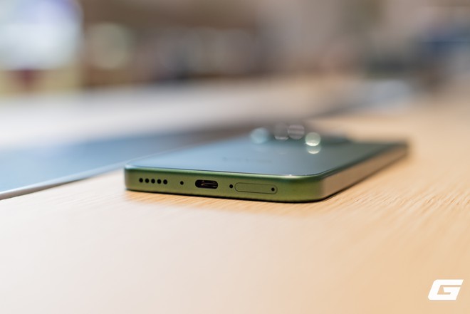 Trên Tay Vivo V80 Lite 5G: Pin “Khủng” 10.000 Mah Nhưng Thân Máy Vẫn Đẹp, Gọn Gàng Hơn Tưởng Tượng - Ảnh 13.