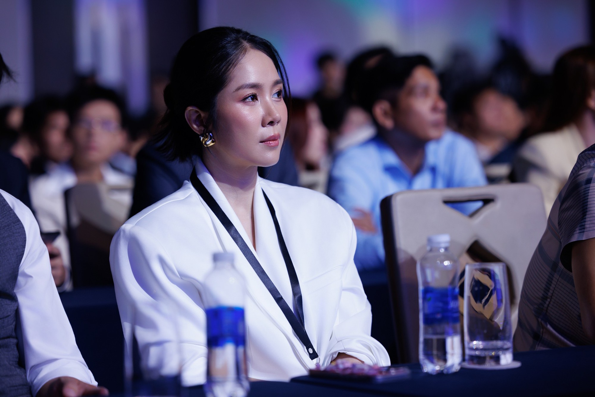 Thuỳ Anh - Chế Nguyễn Quỳnh Ch&acirc;u "đua" visual, vợ chồng Anh Đức v&agrave; loạt cặp đ&ocirc;i t&igrave;nh tứ xuất hiện tại KOL Summit 2026 - Ảnh 6.