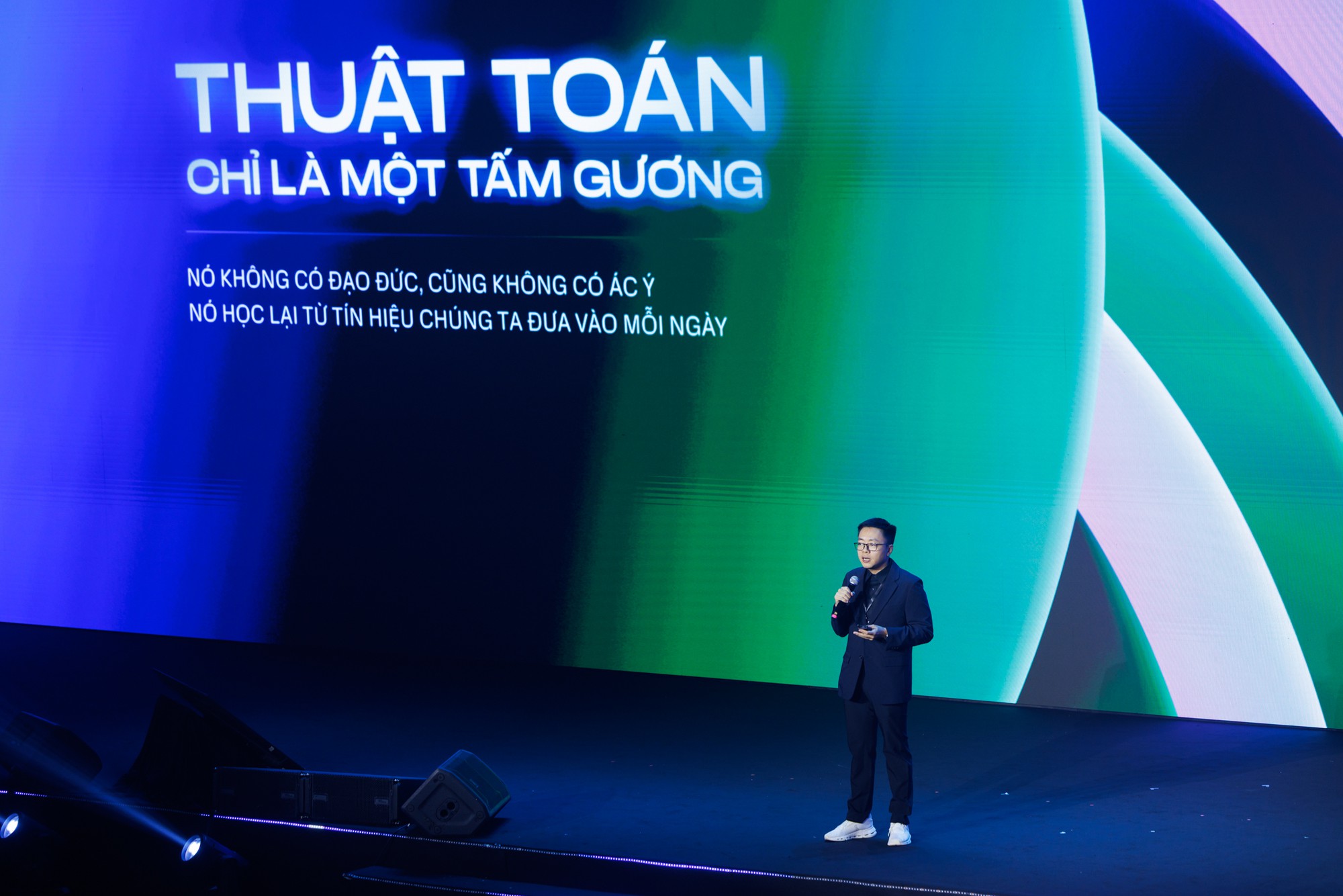 KOL Summit 2026: 34 CLB Niềm tin số v&agrave; 1.500 kh&aacute;ch mời k&yacute; cam kết đồng h&agrave;nh kiến tạo niềm tin số - Ảnh 14.