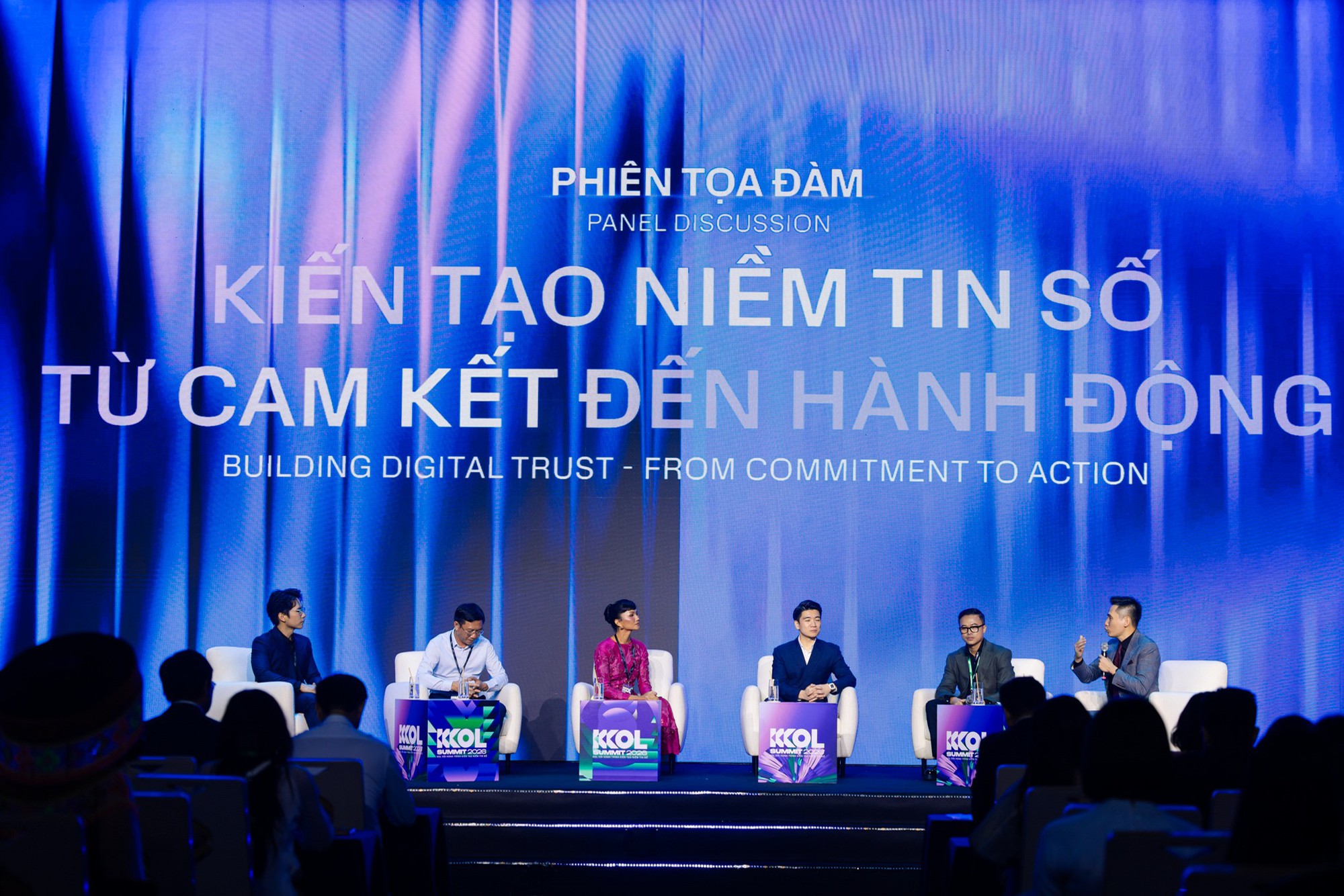 KOL Summit 2026: 34 CLB Niềm tin số v&agrave; 1.500 kh&aacute;ch mời k&yacute; cam kết đồng h&agrave;nh kiến tạo niềm tin số - Ảnh 6.