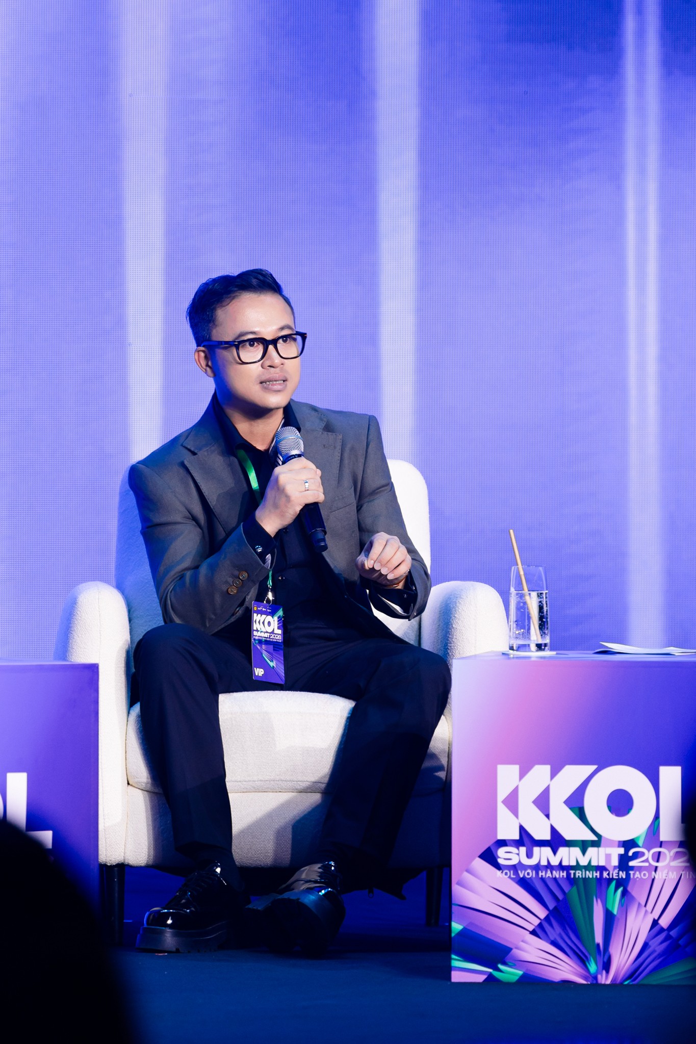 KOL Summit 2026: 34 CLB Niềm tin số v&agrave; 1.500 kh&aacute;ch mời k&yacute; cam kết đồng h&agrave;nh kiến tạo niềm tin số - Ảnh 9.