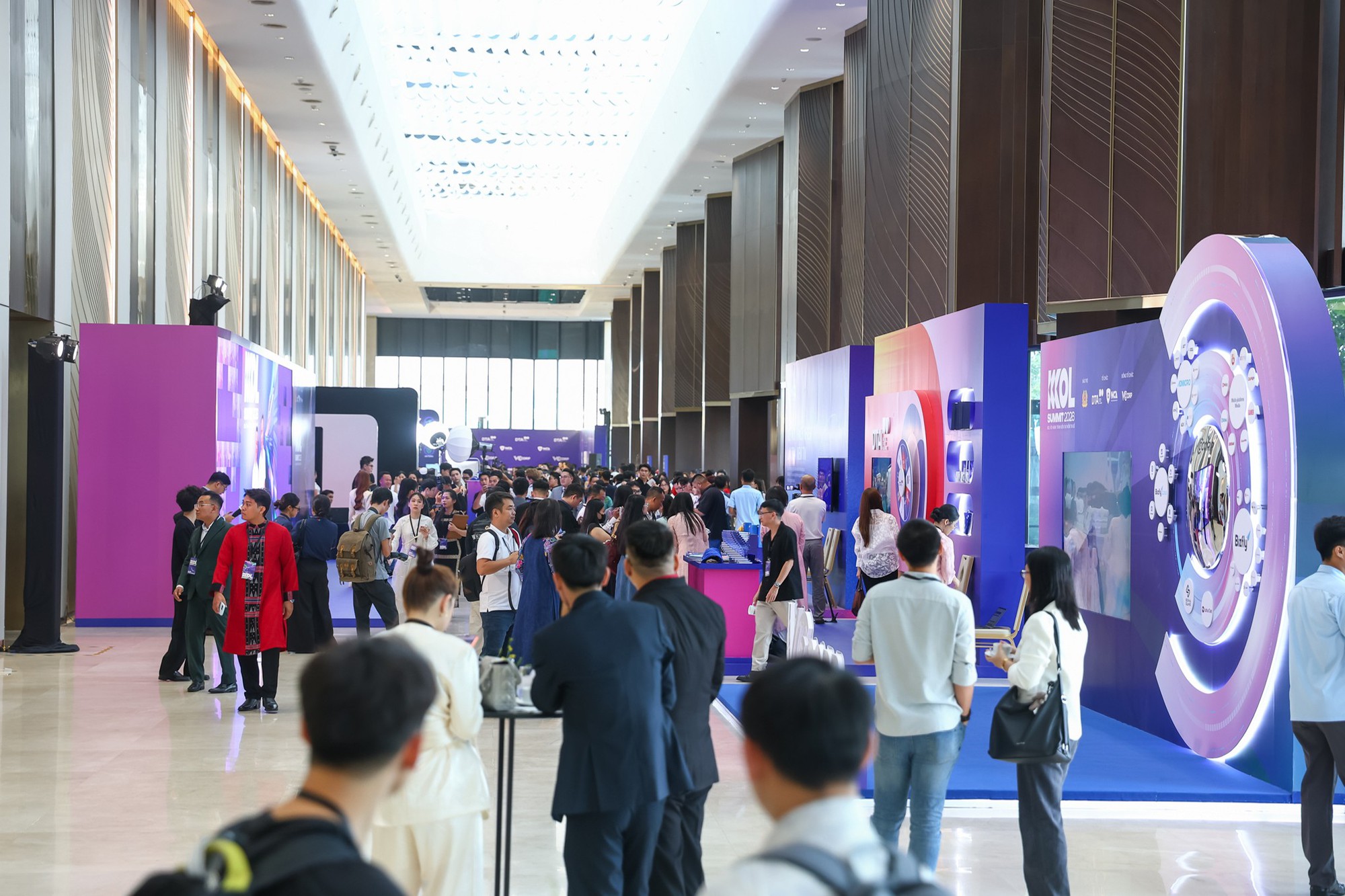KOL Summit 2026: 34 CLB Niềm tin số v&agrave; 1.500 kh&aacute;ch mời k&yacute; cam kết đồng h&agrave;nh kiến tạo niềm tin số - Ảnh 25.
