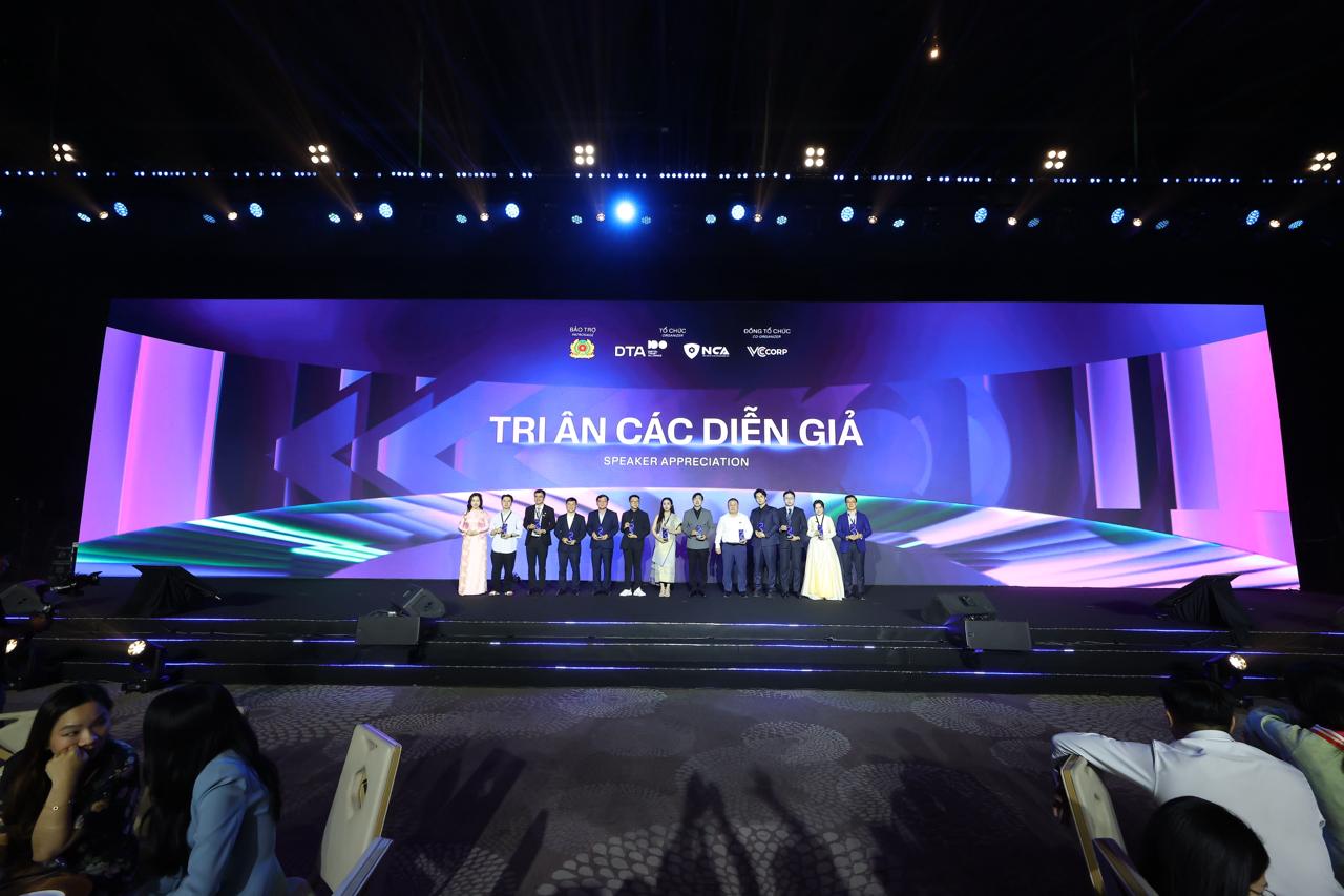 KOL Summit 2026: 34 CLB Niềm tin số v&agrave; 1.500 kh&aacute;ch mời k&yacute; cam kết đồng h&agrave;nh kiến tạo niềm tin số - Ảnh 2.