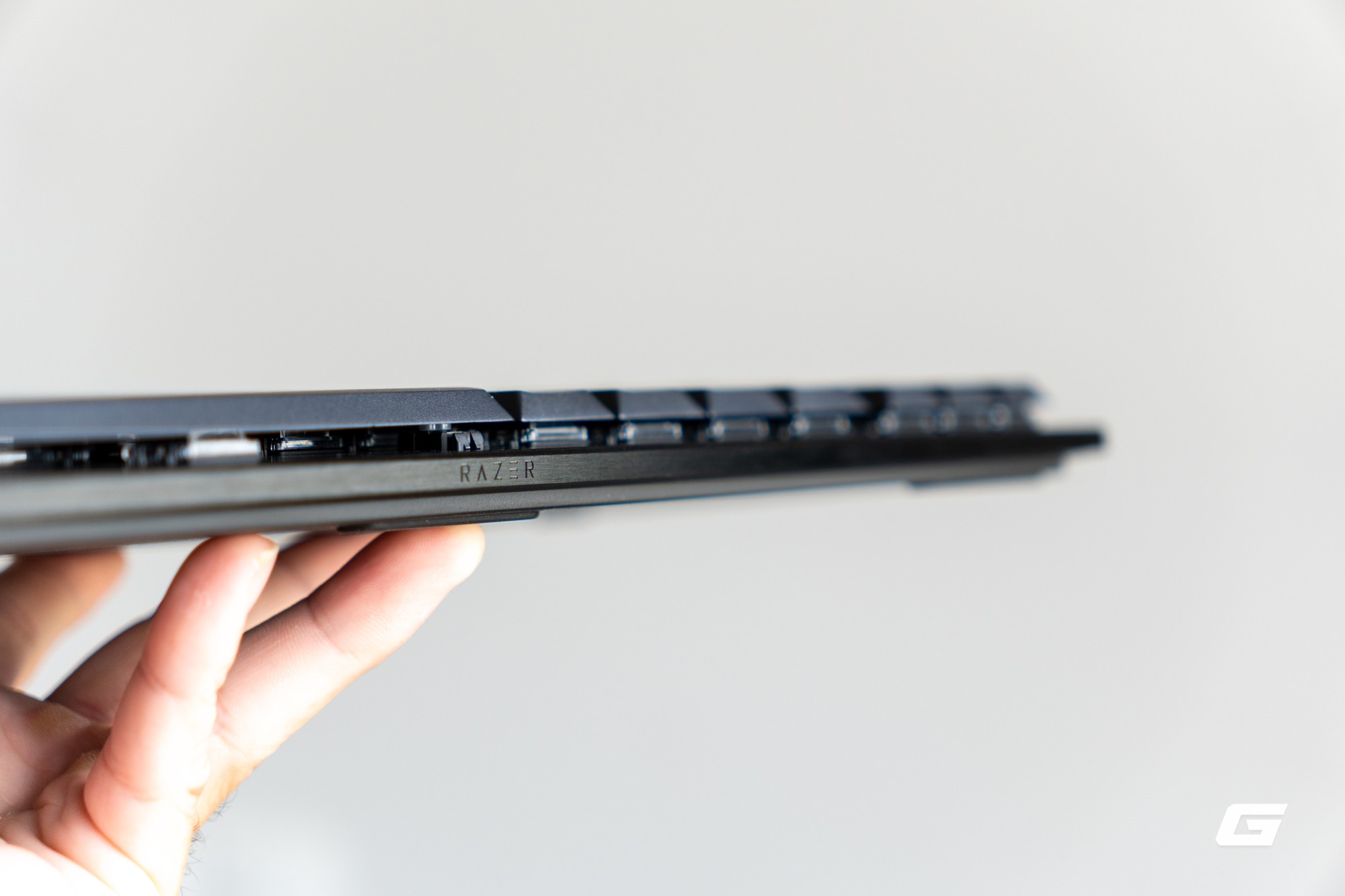 Tr&ecirc;n tay Razer Huntsman V3 Pro Low-profile TKL 8KHz: Razer đ&atilde; l&agrave;m điều chưa h&atilde;ng b&agrave;n ph&iacute;m n&agrave;o từng l&agrave;m - Ảnh 7.