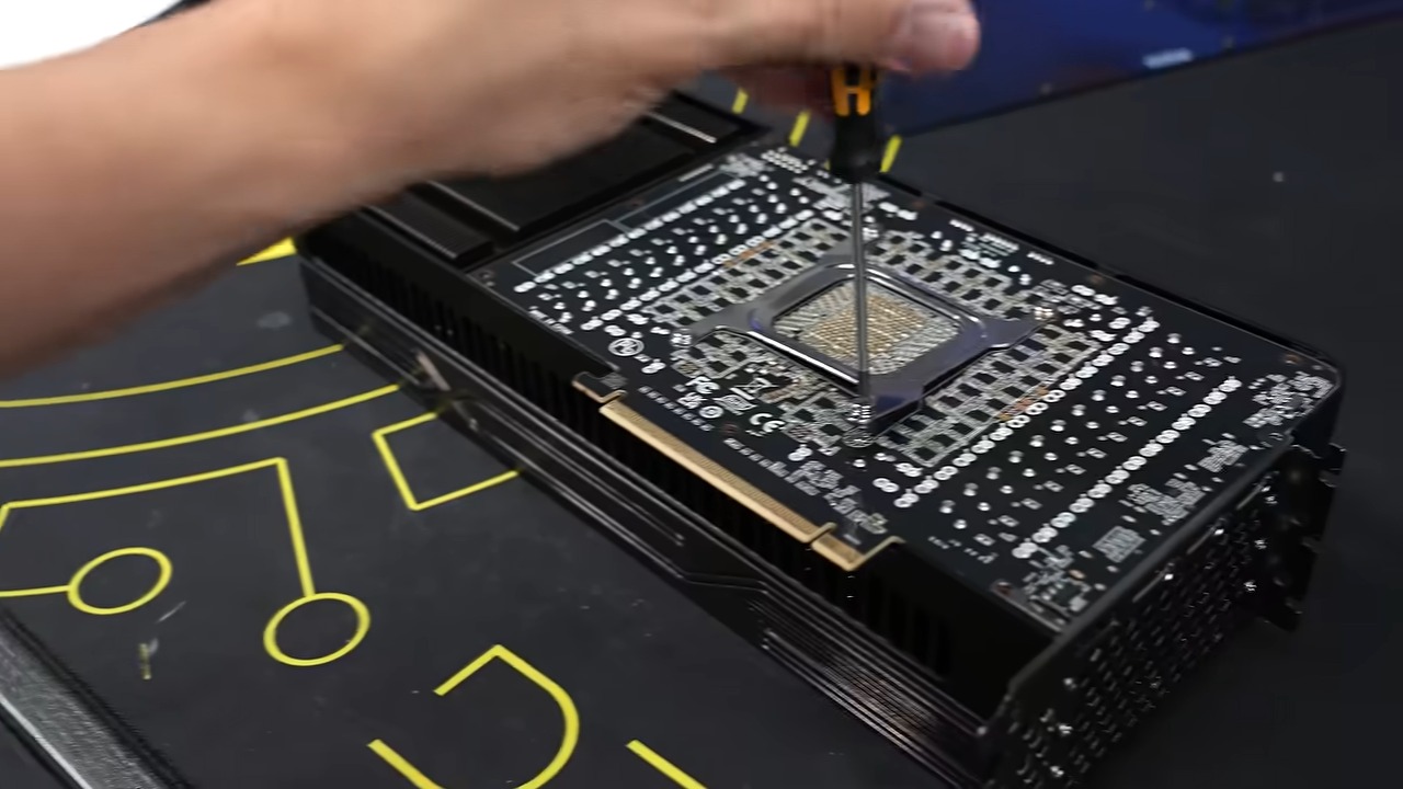Chi 1.800 euro mua RTX 5090, game thủ nhận về chiếc card kh&ocirc;ng c&oacute; cả GPU lẫn bộ nhớ - Ảnh 4.