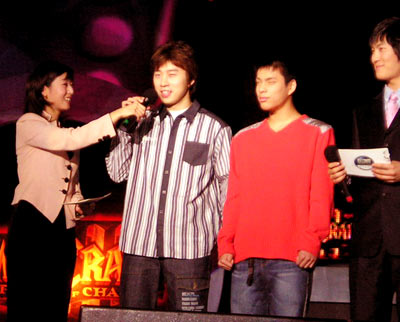 Lee Min Seok (bên phải) cùng Slayer Boxer