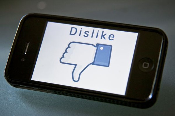 Dùng Facebook nhiều mang lại cảm giác “lãng phí cuộc đời”