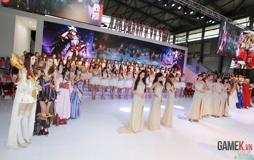 Kỷ lục 114 showgirl lên sân khấu ChinaJoy 2014 đồng lúc
