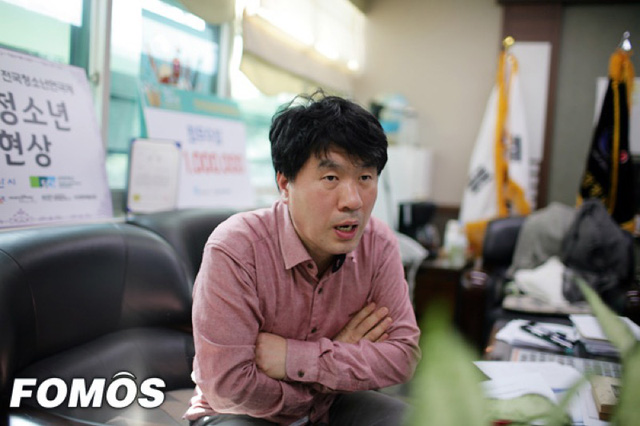 
Thầy Bang Seung Ho dự định sẽ sáng tác một bài hát với chủ đề Không Nghiện Game để giúp các học sinh của mình
