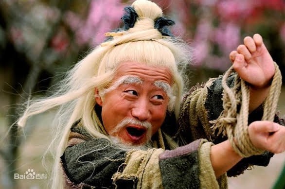 
Và để đảm bảo cho sự hài hoà trong Ngũ hành, Kim Dung đã phải xây dựng thêm nhân vật Lão Ngoan đồng thay thế cho Vương Trùng Dương khi ông chết đi
