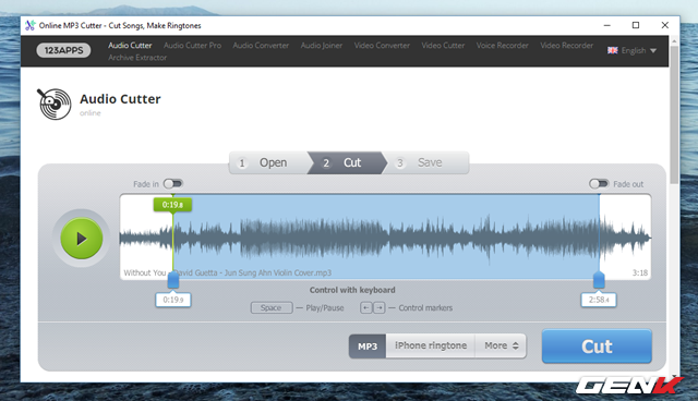 
Nhấp chuột vào “Open File” và điều hướng đến tập tin bài hát mà bạn muốn xử lí. Chờ vài giây để tập tin được tải lên và hiển thị trong Online MP3 Cutter.
