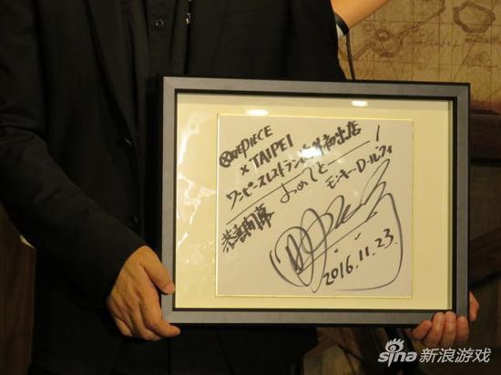 
Chính Eiichiro Oda gửi tặng chữ kí nhân dịp nhà hàng One Piece khai trương
