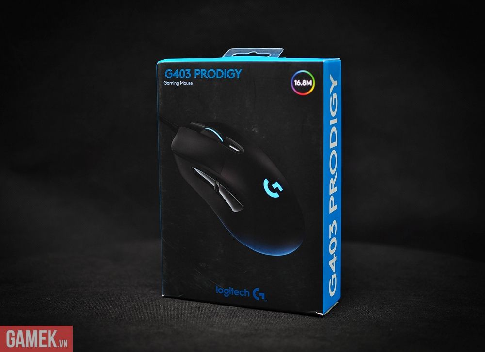 Vỏ hộp khá đơn giản, nhấn mạnh vào việc đèn LED chữ G trên lưng có thể đổi màu thoải mái.