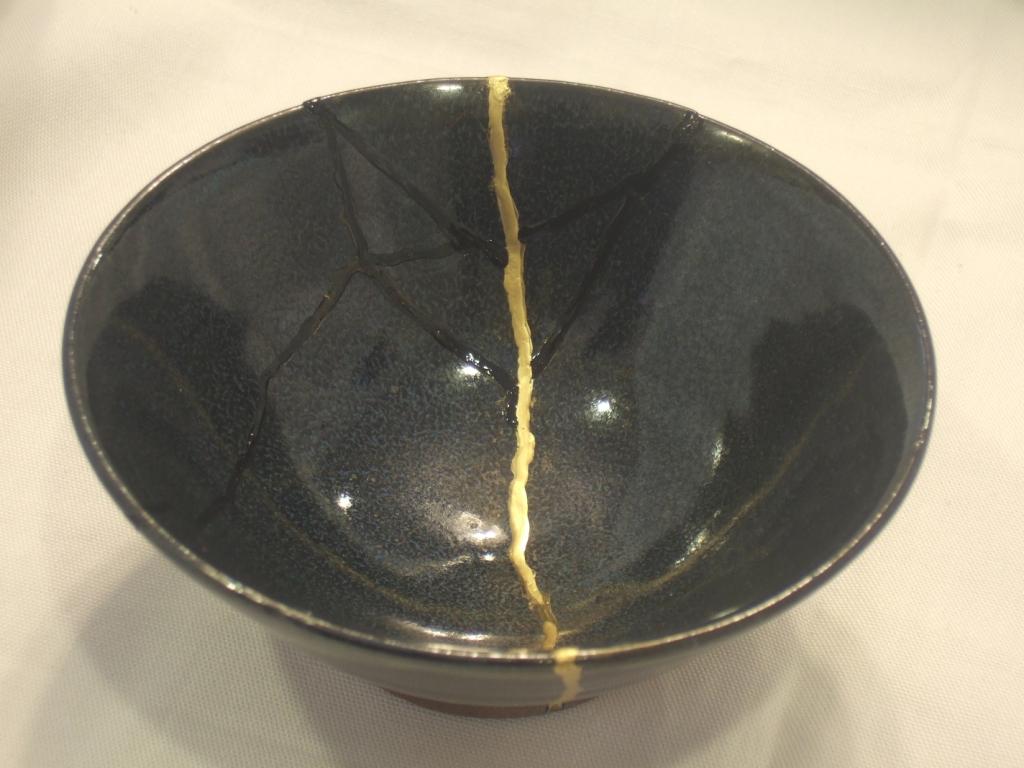 Kintsugi: thuật phục chế đồ gốm bằng vàng tài tình của nghệ nhân Nhật Bản