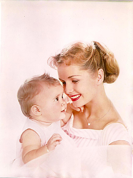 
Carrie Fisher và mẹ Debbie Raynolds
