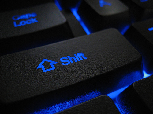 
“Shift” – phím mặc định để “Walk” trong Đột Kích
