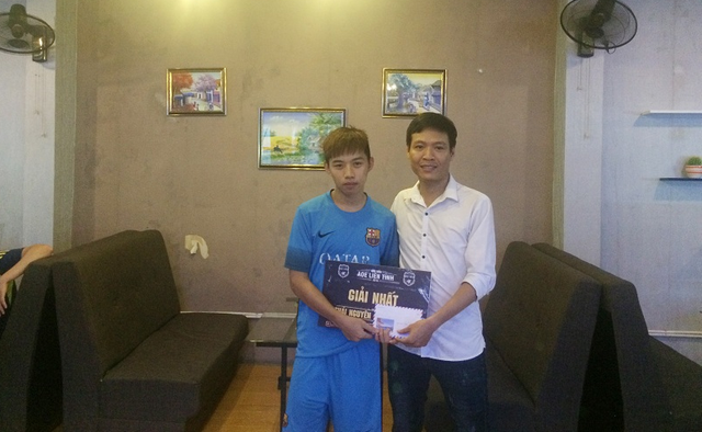 
U98 Lưu Hồng Quân (trái) - nhà vô địch AOE liên tỉnh 2016 khu vực Thái Nguyên
