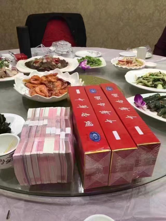 
Bữa cơm tất niên của nhóm cày game thuê trong dịp Tết Nguyên Đán
