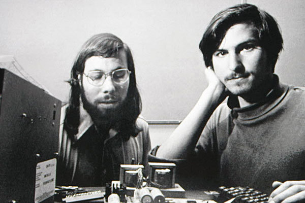 



Steve Wozniak (trái) và Steve Jobs thời trẻ
