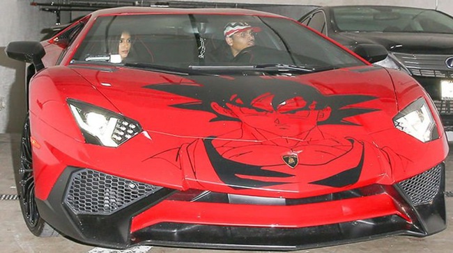 Nam ca sĩ Chris Brown bất ngờ khoe siêu xe Lamborghini Son Goku cực độc