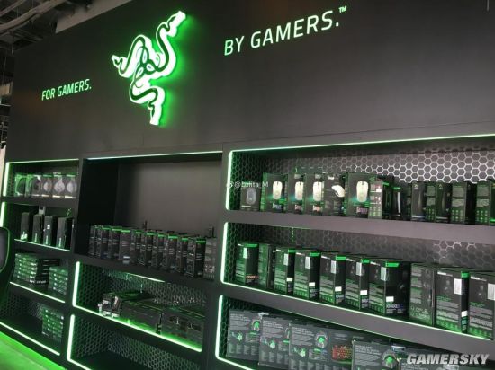 
Quán cũng có khu vực bày bán gaming gear riêng dành cho game thủ
