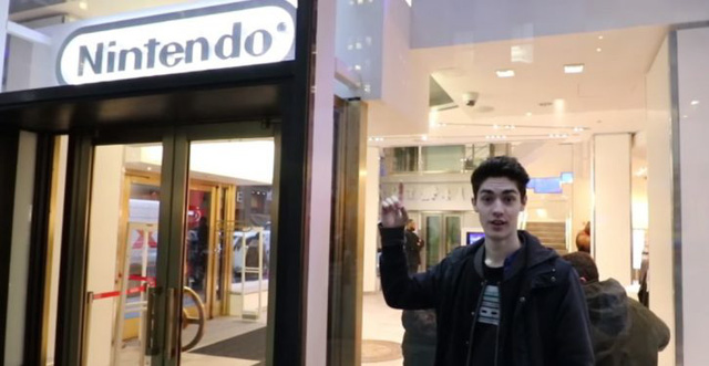 
Alex Pekala - Chàng thanh niên 19 tuổi quyết định xếp hàng trước hẳn 1 tháng để trở thành người đầu tiên mua được máy chơi game Nintendo Switch
