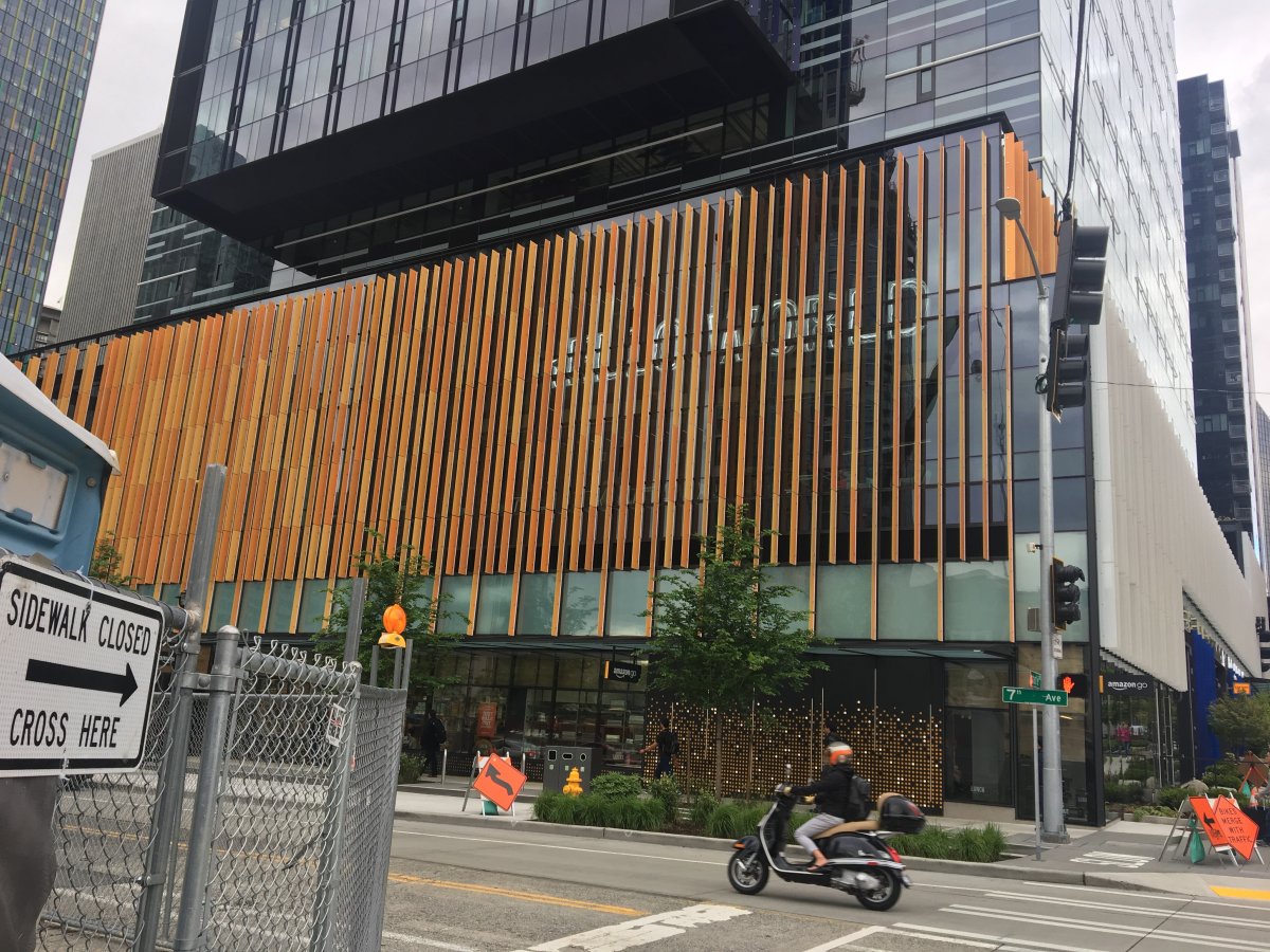 Tới thăm trụ sở cực kỳ hoành tráng của Amazon, thiết kế toàn kính, cửa ...