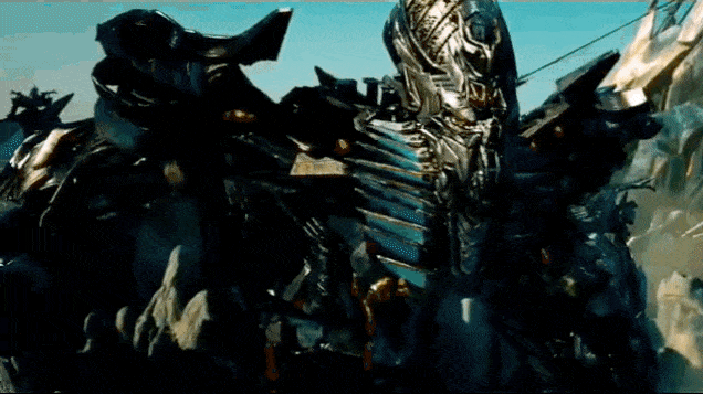 
Transformers: Revenge of the Fallen - Cảnh này xuất hiện ở đầu phim khi các Transformers gặp một nhóm người tiền sử với giáo và mác từ 17-19000 năm trước công nguyên.
