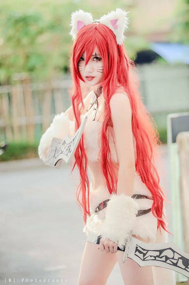 
Phạm Như Ngọc cosplay nữ nhân vật Katarina trong Liên Minh Huyền Thoại
