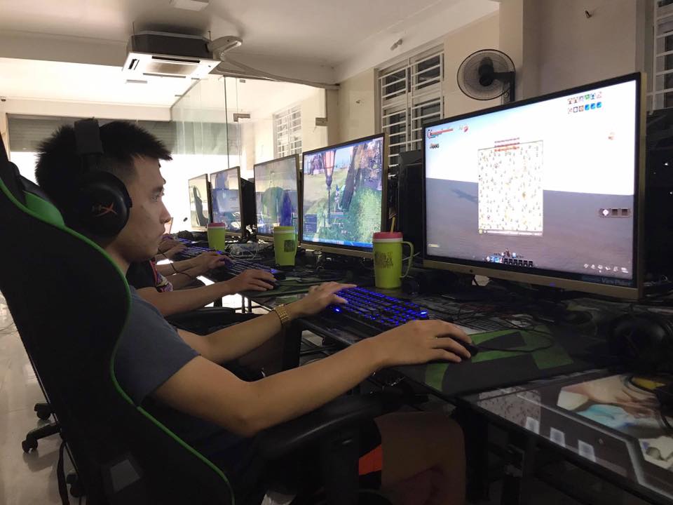 
Nhưng chơi không được lâu như mong muốn...
