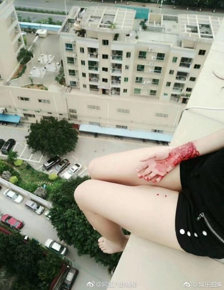 
Một fan nữ chia sẻ hình ảnh cứa cổ tay tự tử sau khi biết tin Luhan có bạn gái
